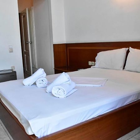 Leonidas Hotel Gythio Buitenkant foto