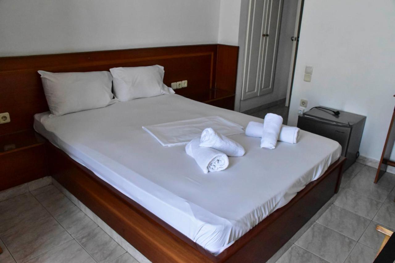 Leonidas Hotel Gythio Buitenkant foto