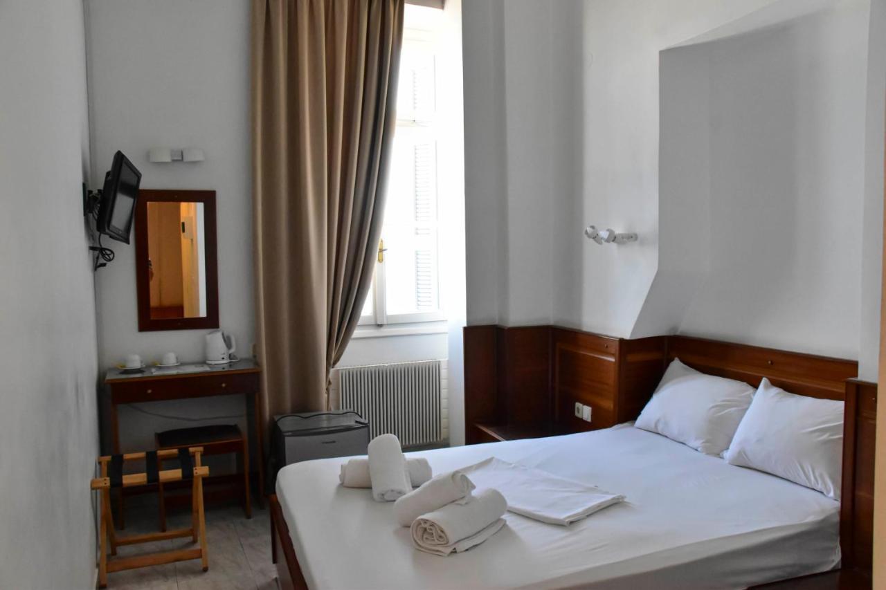 Leonidas Hotel Gythio Buitenkant foto
