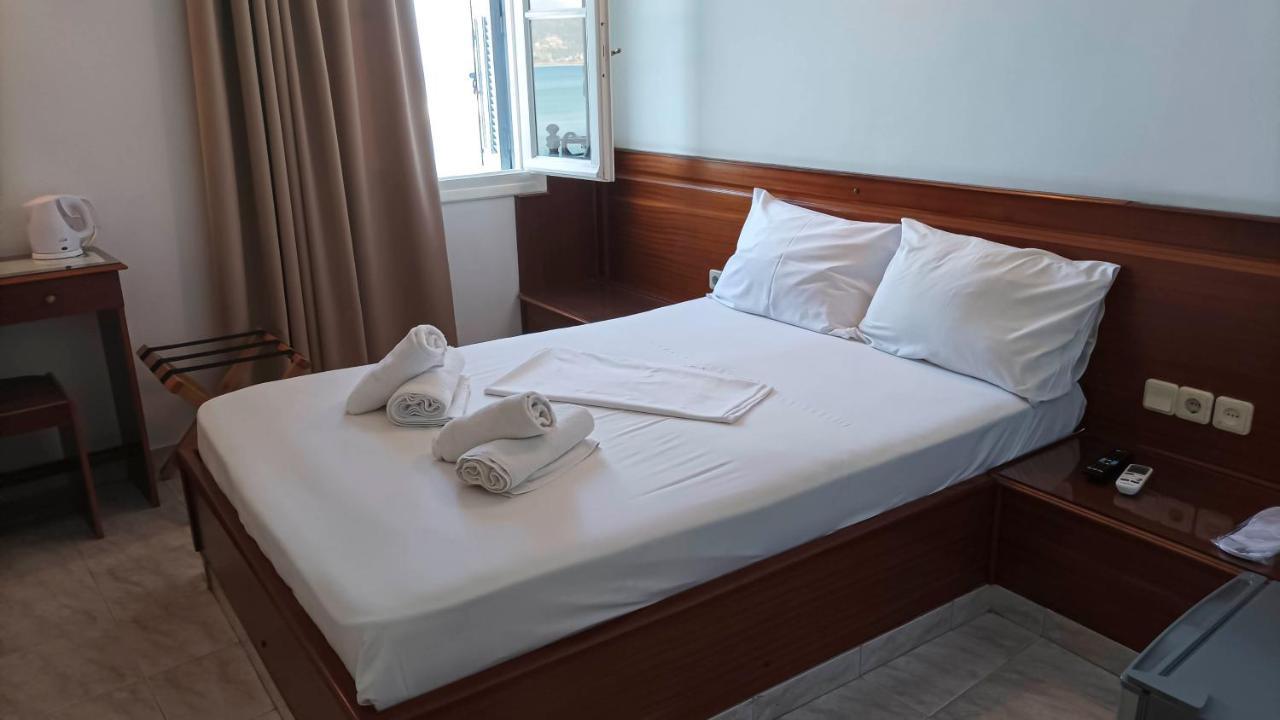 Leonidas Hotel Gythio Buitenkant foto