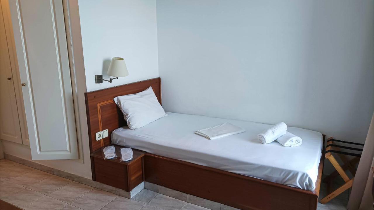 Leonidas Hotel Gythio Buitenkant foto