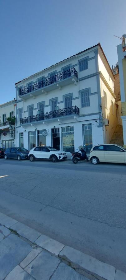 Leonidas Hotel Gythio Buitenkant foto
